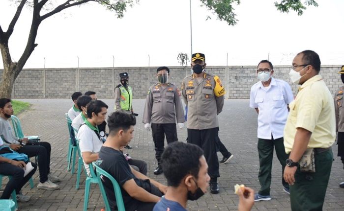 Kapolresta Sidoarjo Tinjau Vaksinasi Gotong Royong di PT Kayu Mebel Indonesia Kapolresta Sidoarjo Tinjau Vaksinasi Gotong Royong di PT Kayu Mebel Indonesia