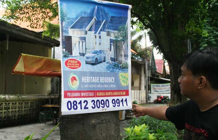 Awal Tahun, Reklame Liar di Gresik Marak Lagi, Masyarakat Minta Pemkab Lakukan Penertiban