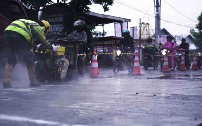 SIG Sukses Uji Coba Aplikasi Beton Cepat Kering di Jalan Raya Karangawen Semarang-Godong SIG Sukses Uji Coba Aplikasi Beton Cepat Kering di Jalan Raya Karangawen Semarang-Godong