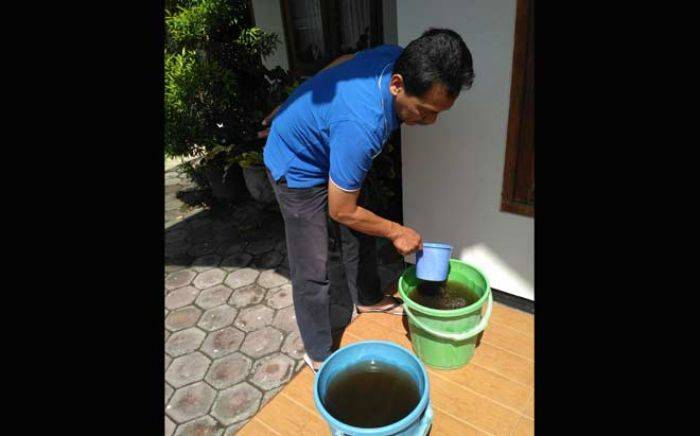 Pelanggan PDAM di Perum SIP Sidoarjo Keluhkan Air Keruh Mirip Kopi Pelanggan PDAM di Perum SIP Sidoarjo Keluhkan Air Keruh Mirip Kopi