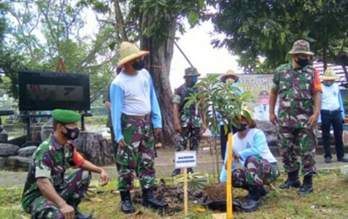 Dandim 0827/Sumenep Peringat Hari Air Sedunia dengan Tanam Pohon dan Tabur Benih Ikan