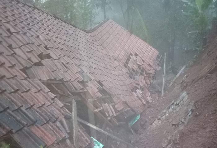 Lagi, Longsor Terjang Pacitan, Rumah di Arjosari Luluh Lantak Lagi, Longsor Terjang Pacitan, Rumah di Arjosari Luluh Lantak