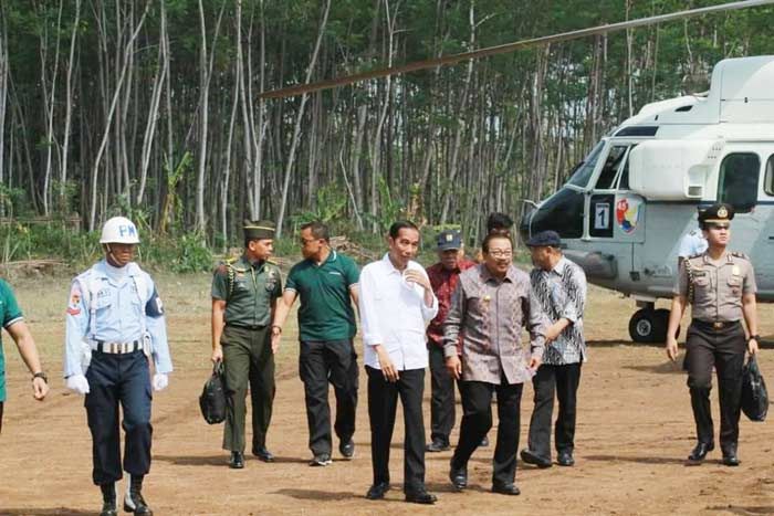 Ke Probolinggo, Presiden Jokowi Serahkan 1.275 Hektare Hutan Rakyat Ke Probolinggo, Presiden Jokowi Serahkan 1.275 Hektare Hutan Rakyat