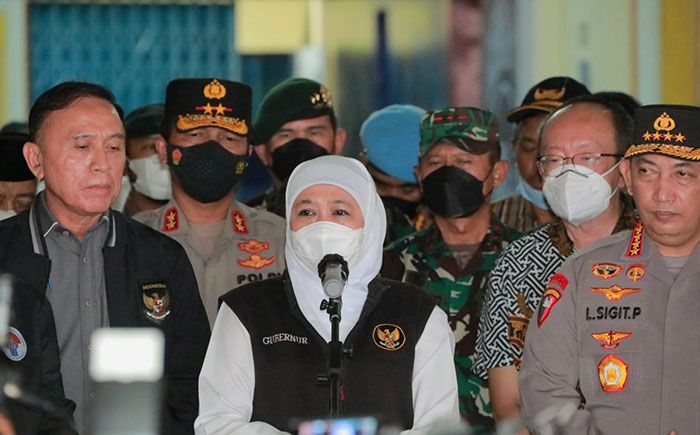 Gubernur Khofifah: Hadirnya Pemerintah Menunjukkan Komitmen Kuat Usut Tuntas Tragedi Kanjuruhan Gubernur Khofifah: Hadirnya Pemerintah Menunjukkan Komitmen Kuat Usut Tuntas Tragedi Kanjuruhan