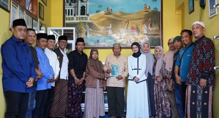 Sampaikan Duka Mendalam, Wali Kota Kediri Takziah ke Pengrajin Tenun Ikat