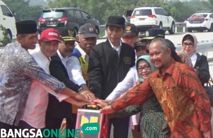 Presiden Jokowi Resmikan Empat Ruas Tol Trans Jawa Presiden Jokowi Resmikan Empat Ruas Tol Trans Jawa