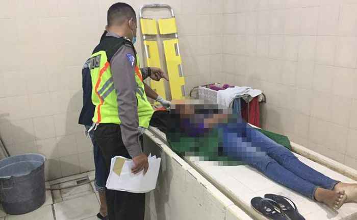 Boncengan Tiga Pakai Motor Ban Kecil, Tiga Bocah di Sidoarjo Nyosop, 1 Meninggal Dunia Boncengan Tiga Pakai Motor Ban Kecil, Tiga Bocah di Sidoarjo Nyosop, 1 Meninggal Dunia