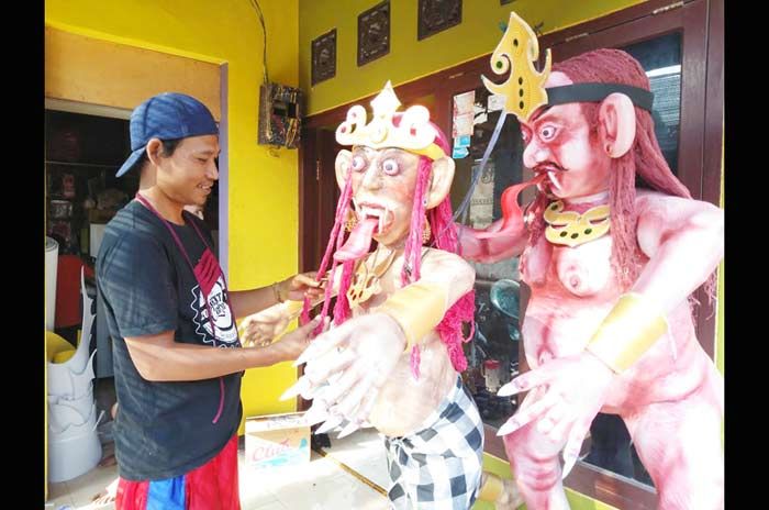 ​Pembuat Kostum Karnaval di Tuban Banjir Pesanan