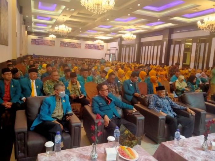 Di Depan 500 Guru Batam, Kiai Asep Minta PGMI Rekomendasi Tolak Penghapusan Frasa Madrasah Di Depan 500 Guru Batam, Kiai Asep Minta PGMI Rekomendasi Tolak Penghapusan Frasa Madrasah