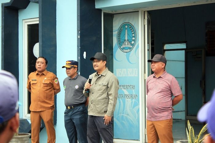 Gelar Resik-Resik Bareng Terminal Wisata Kota Pasuruan, Gus Ipul: Tidak Disiplin, Viralno!