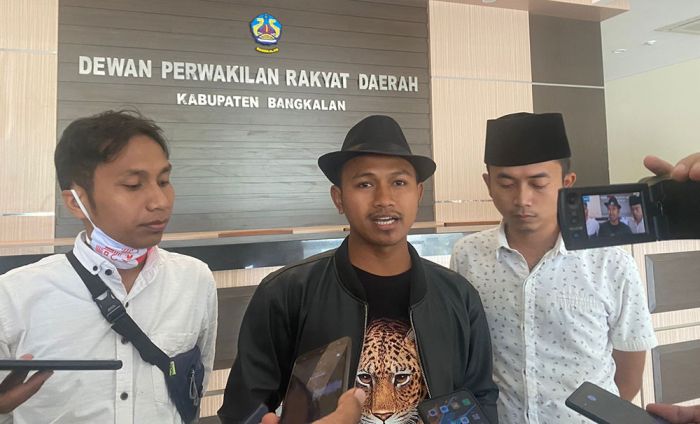 Isu Penundaan Pilkades Tahap II, Persatuan Masyarakat Peduli Demokrasi Wadul ke DPRD Bangkalan Isu Penundaan Pilkades Tahap II, Persatuan Masyarakat Peduli Demokrasi Wadul ke DPRD Bangkalan