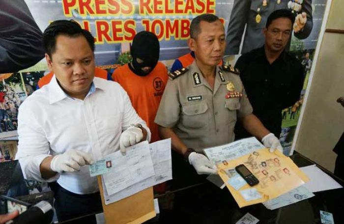 Sindikat Pemalsu KTP-el di Jombang Diringkus Sindikat Pemalsu KTP-el di Jombang Diringkus