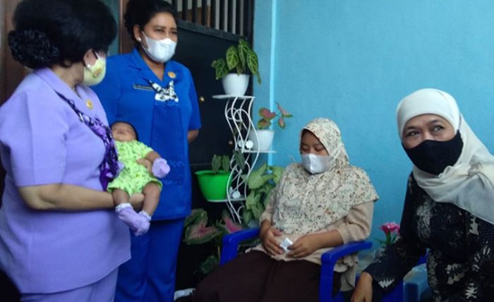 Gubernur Khofifah Kunjungi Rumah Keluarga Korban KRI Nanggala 402 di Sidoarjo Gubernur Khofifah Kunjungi Rumah Keluarga Korban KRI Nanggala 402 di Sidoarjo