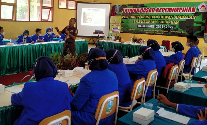 LDK OSIS SMAN 2 Karangan, Basuki: Anak SMA Rawan Bersinggungan dengan Hukum LDK OSIS SMAN 2 Karangan, Basuki: Anak SMA Rawan Bersinggungan dengan Hukum