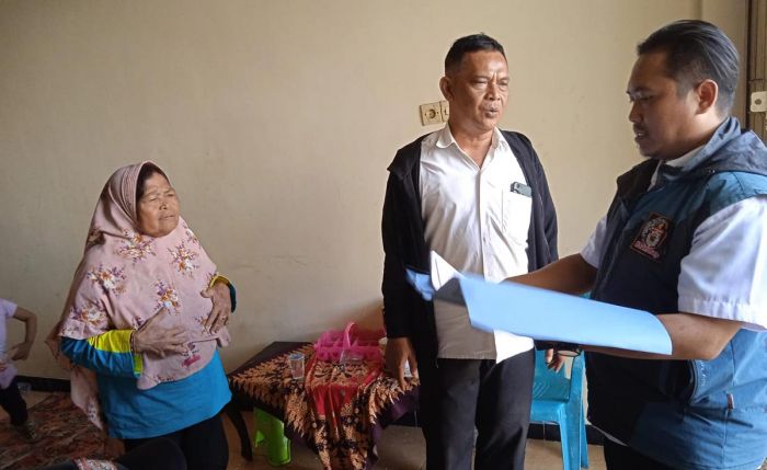 Pemkot Kediri Salurkan Bantuan untuk Korban Kebakaran Rumah di Pocanan Pemkot Kediri Salurkan Bantuan untuk Korban Kebakaran Rumah di Pocanan