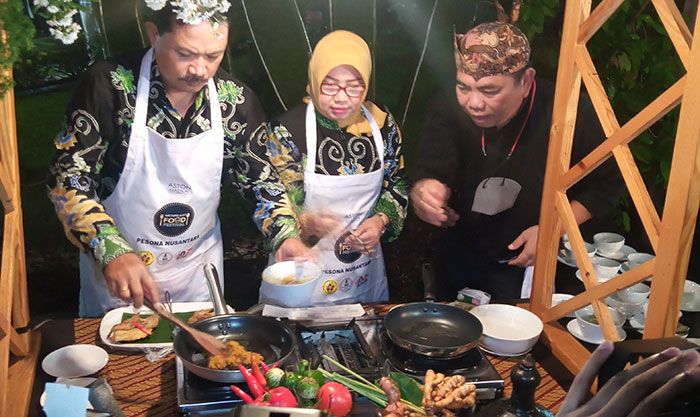Hadiri Archipelago Food Festival, Wali Kota Madiun dan Wakilnya Demo Masak Menu Nusantara Hadiri Archipelago Food Festival, Wali Kota Madiun dan Wakilnya Demo Masak Menu Nusantara