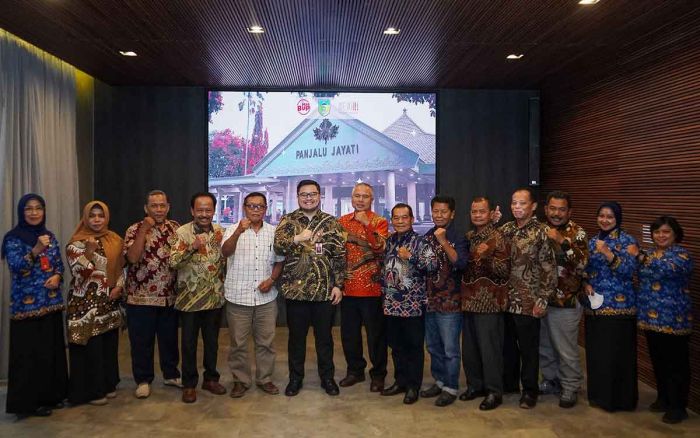 Bupati Kediri Bahas Peluang Kolaborasi saat Bertemu Pengurus Dekopinda Bupati Kediri Bahas Peluang Kolaborasi saat Bertemu Pengurus Dekopinda