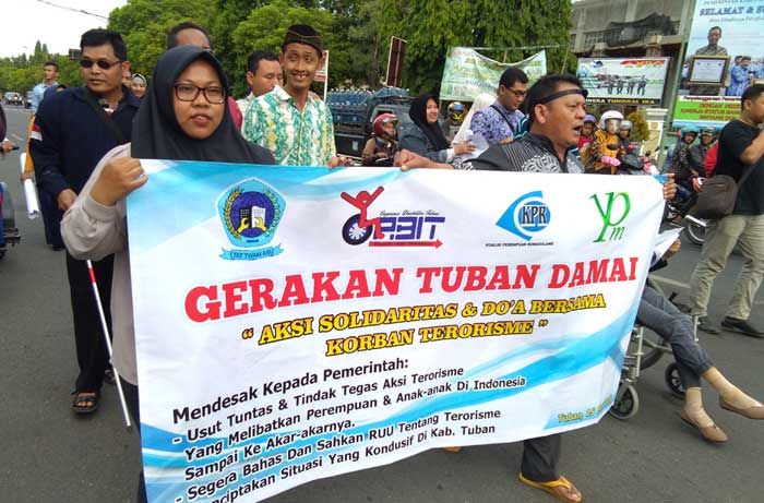 Kecam Pelaku Teror, Kaum Difabel dan Perempuan Tuban Gelar Aksi Solidaritas Kecam Pelaku Teror, Kaum Difabel dan Perempuan Tuban Gelar Aksi Solidaritas