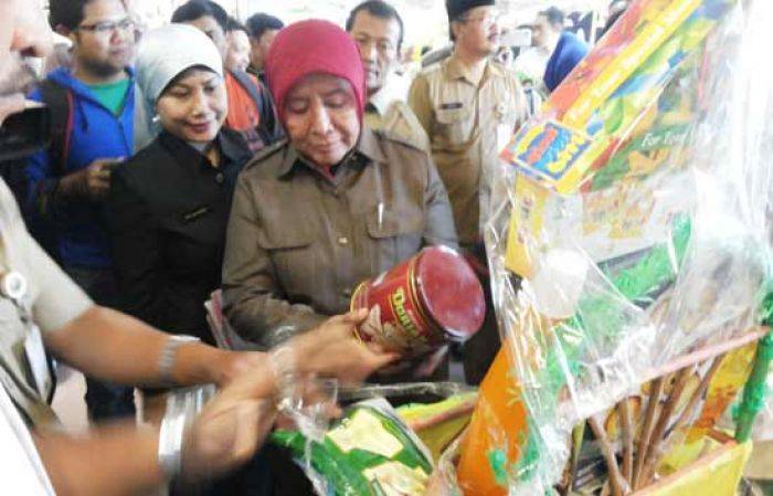 Jelang Lebaran, Wali Kota Probolinggo Sidak Mamin Kadaluarsa, Bongkar Parsel, Teliti Isi Rak Jelang Lebaran, Wali Kota Probolinggo Sidak Mamin Kadaluarsa, Bongkar Parsel, Teliti Isi Rak