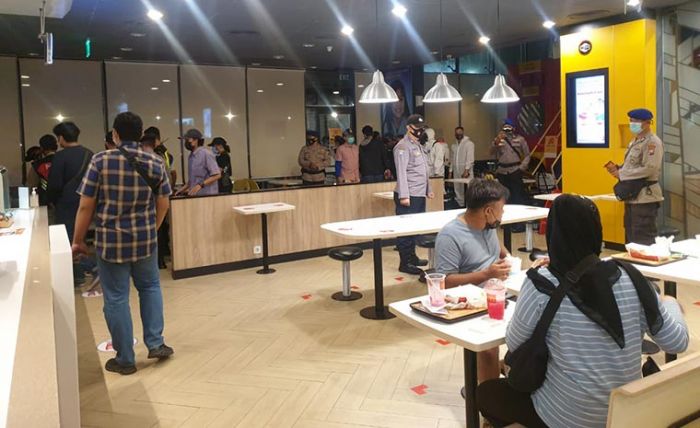 Hingga Hari ke-8 PPKM, Denda Administrasi dari Para Pelanggar Prokes Capai Rp 299 Juta Hingga Hari ke-8 PPKM, Denda Administrasi dari Para Pelanggar Prokes Capai Rp 299 Juta