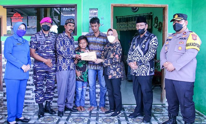 Gugur saat Bertugas, Kemensos Berikan Santunan untuk Keluarga Dwi Miftachul Achyar di Babat