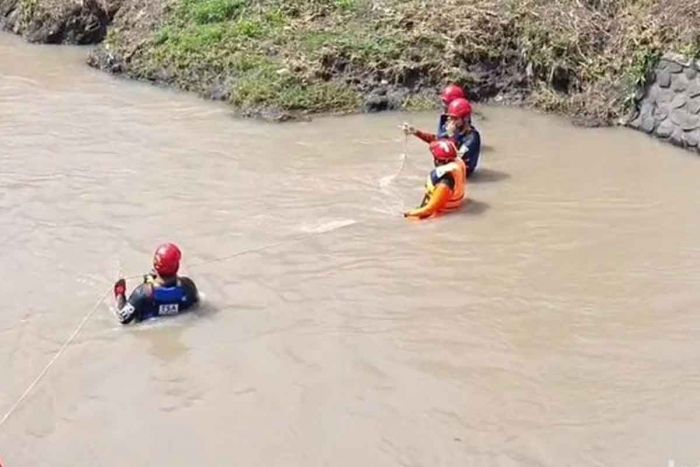 BPBD Kota Pasuruan Terjunkan 50 Personel dalam Pencarian Balita Hilang saat Ditinggal Ibunya BAB BPBD Kota Pasuruan Terjunkan 50 Personel dalam Pencarian Balita Hilang saat Ditinggal Ibunya BAB