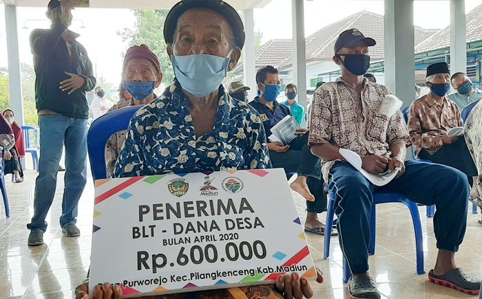 Tinjau Pencairan BLT di Tiga Desa, Wabup Madiun Minta Warga Jujur