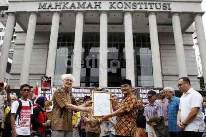 Kriminalisasi KPK Berlanjut, Jokowi: Stop, Mega: Tak Ada Urusannya dengan PDIP Kriminalisasi KPK Berlanjut, Jokowi: Stop, Mega: Tak Ada Urusannya dengan PDIP