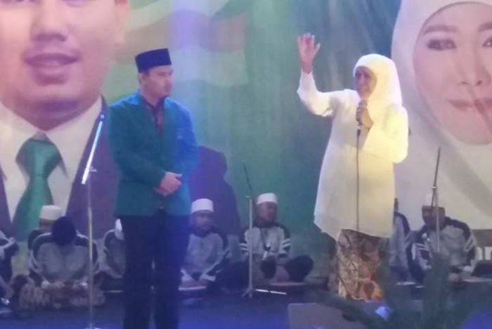 Gaji Pensiunan DPR Khofifah untuk Caleg PPP, Kiai Asep Pimpin Hizib Nashar Tangkal Hoax Gaji Pensiunan DPR Khofifah untuk Caleg PPP, Kiai Asep Pimpin Hizib Nashar Tangkal Hoax