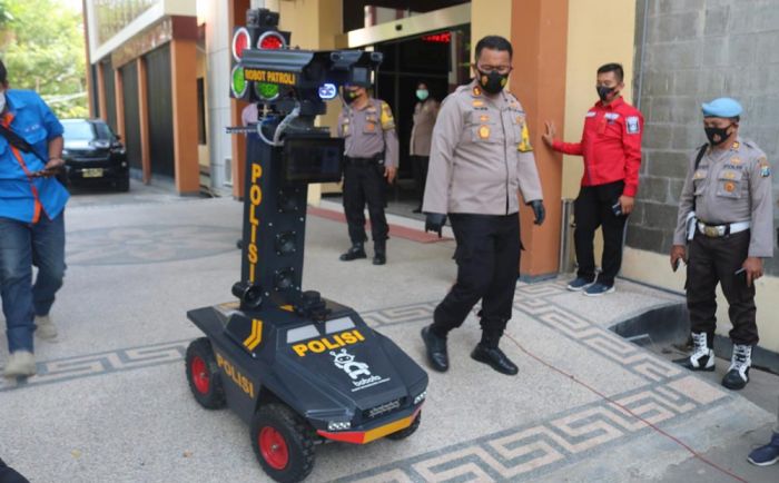 Hebat, Polisi Bojonegoro Bikin Robot Canggih yang Bisa Deteksi Warga Tak Pakai Masker