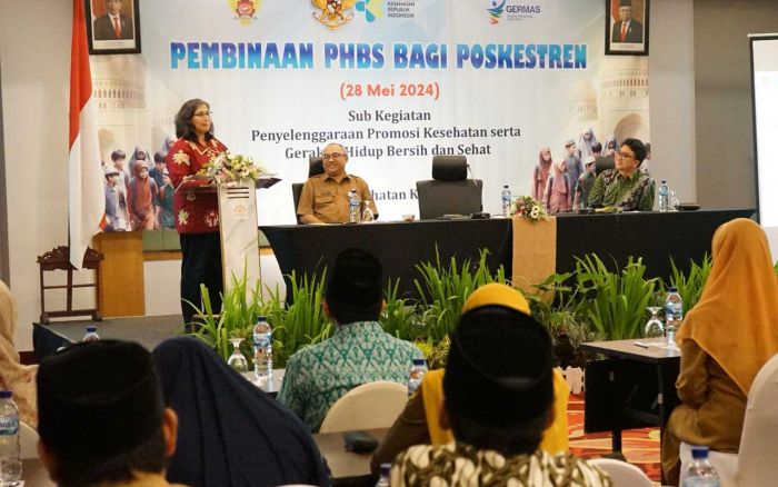 Terapkan PHBS, Pj Wali Kota Kediri Berharap Pondok Pesantren Harus Miliki Poskestren Terapkan PHBS, Pj Wali Kota Kediri Berharap Pondok Pesantren Harus Miliki Poskestren