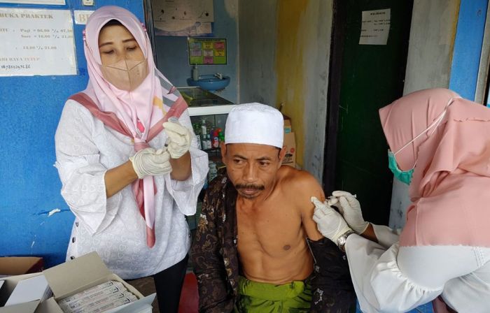 Miskomunikasi, Vaksinasi di Desa Lergunong Bangkalan Hampir Gagal Miskomunikasi, Vaksinasi di Desa Lergunong Bangkalan Hampir Gagal
