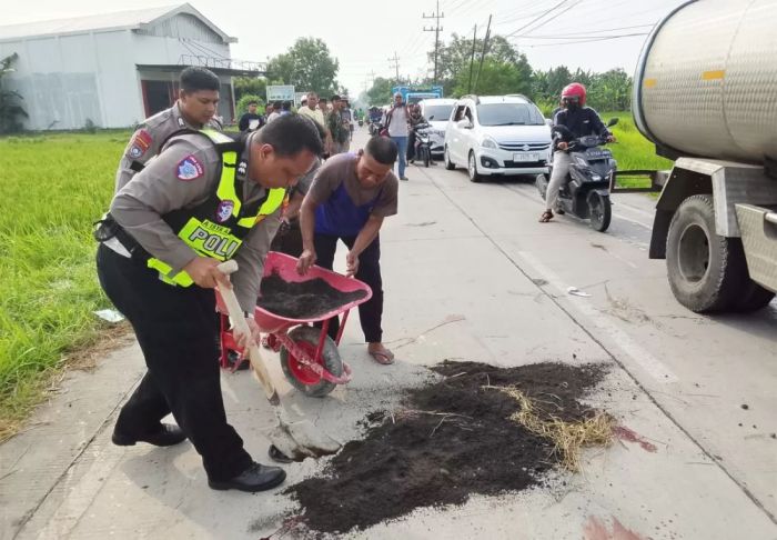 Pelajar SMP di Lamongan Tewas Usai Motor Terlibat Tabrakan dengan Truk Colt Diesel