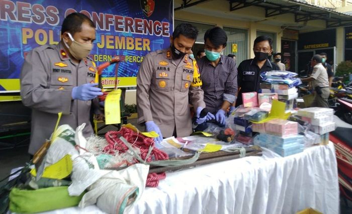 Komplotan Pencuri Spesialis Toko Retail Modern di Jember Dibekuk Polisi, Satu DPO Komplotan Pencuri Spesialis Toko Retail Modern di Jember Dibekuk Polisi, Satu DPO