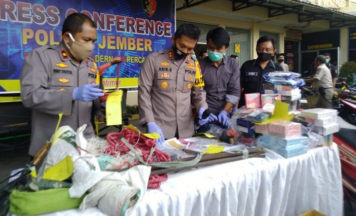 ​Komplotan Pencuri Spesialis Toko Retail Modern di Jember Dibekuk Polisi, Satu DPO