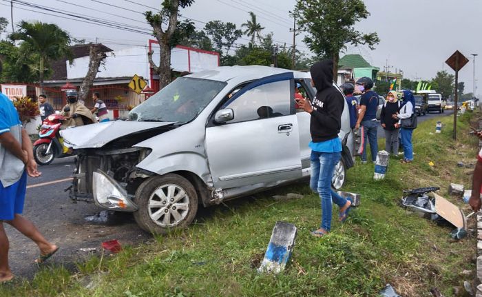 Pasutri Korban Kecelakaan Mobil Vs Kereta Api di Talun Blitar Merupakan Pegawai KAI Pasutri Korban Kecelakaan Mobil Vs Kereta Api di Talun Blitar Merupakan Pegawai KAI