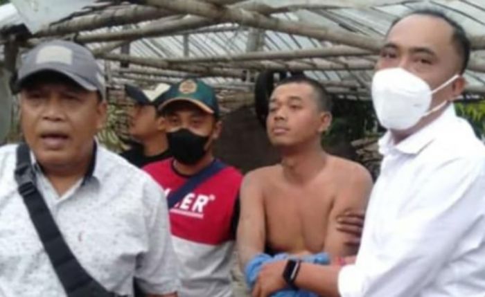 Naim, Pelaku Pembunuh Ibu Kandung di Kediri Dibawa ke RSJ Lawang Naim, Pelaku Pembunuh Ibu Kandung di Kediri Dibawa ke RSJ Lawang