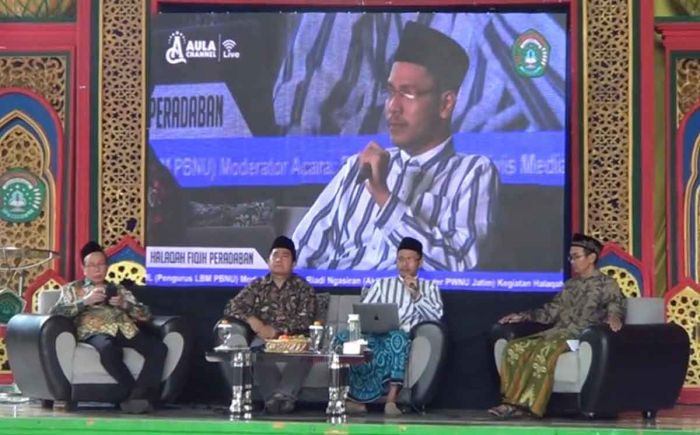 Gus Kholil: Haram Hukumnya Jika Negara Wajibkan Perempuan Memakai Jilbab Gus Kholil: Haram Hukumnya Jika Negara Wajibkan Perempuan Memakai Jilbab
