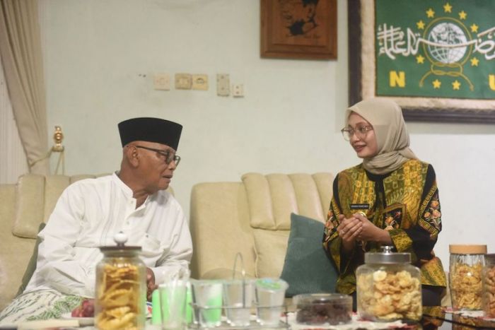 Safari Syawal, Vinanda-Qowim Silaturahmi ke Ulama, Mohon Dukungan dan Doa Bangun Kota Kediri Safari Syawal, Vinanda-Qowim Silaturahmi ke Ulama, Mohon Dukungan dan Doa Bangun Kota Kediri