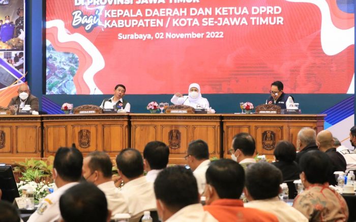 Hadapi Dampak Cuaca Ekstrem, Gubernur Khofifah Ajak Bupati/Wali Kota Utamakan Mitigasi Bencana Hadapi Dampak Cuaca Ekstrem, Gubernur Khofifah Ajak Bupati/Wali Kota Utamakan Mitigasi Bencana