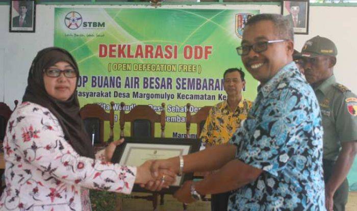Dinkes Tuban Deklarasi ODF di Desa Margomulyo, Ajak Masyarakat Stop BAB Sembarangan Dinkes Tuban Deklarasi ODF di Desa Margomulyo, Ajak Masyarakat Stop BAB Sembarangan