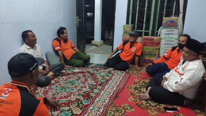 Kang Irwan Jenguk Relawan PKS Jatim di Lokasi Bencana