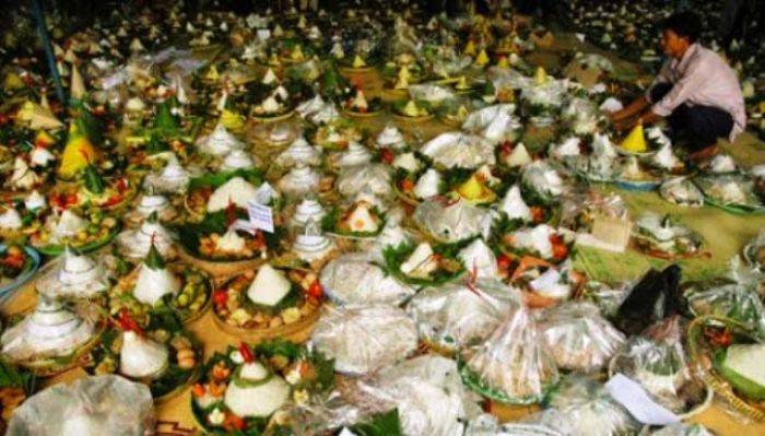 Tradisi Tumpeng Sewu Kemiren Digelar Seminggu Sebelum Hari Raya Idul Adha