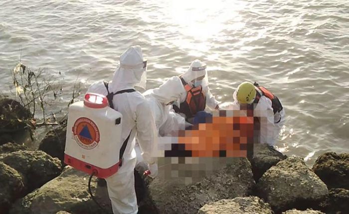 Geger, Seorang Nelayan di Tuban Ditemukan Mengapung di Bibir Pantai Geger, Seorang Nelayan di Tuban Ditemukan Mengapung di Bibir Pantai