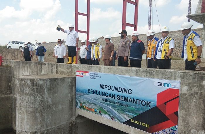 Buka Jalur Ekonomi Masyarakat, Plt Bupati Nganjuk Marhaen Jumadi Lakukan Impounding Waduk Semantok Buka Jalur Ekonomi Masyarakat, Plt Bupati Nganjuk Marhaen Jumadi Lakukan Impounding Waduk Semantok