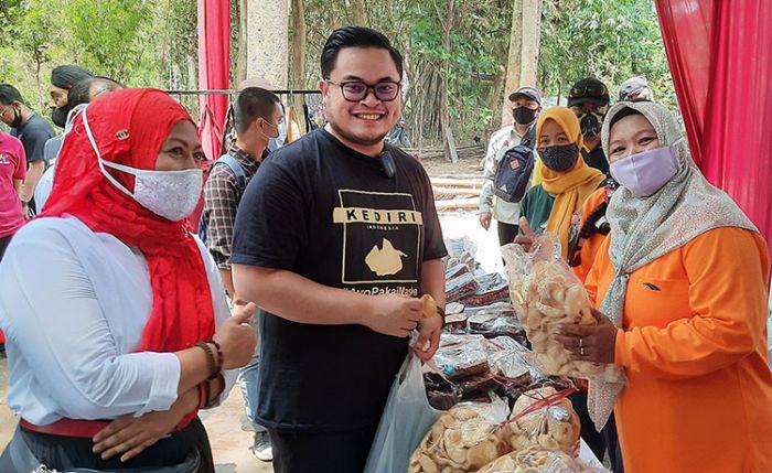 Kunjungi Sarasehan Budaya Panji, Dhito Gelar Dialog dengan Pemilih Milenial Kunjungi Sarasehan Budaya Panji, Dhito Gelar Dialog dengan Pemilih Milenial