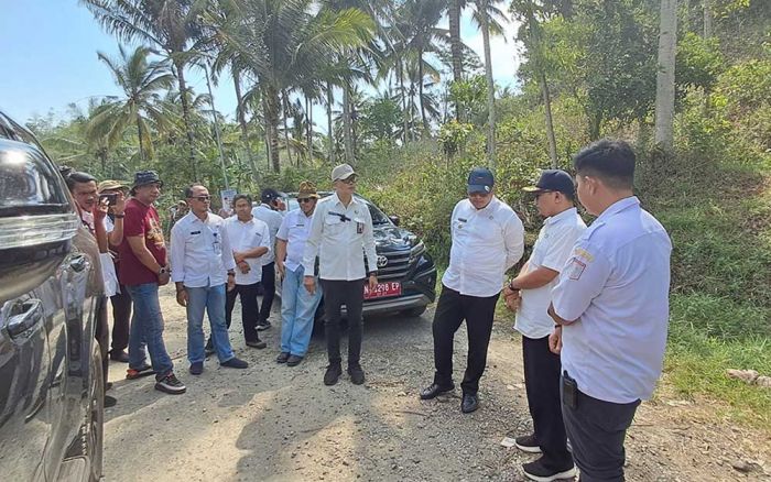 Sidak, Plt. Bupati Malang Pastikan Persiapan Pengerjaan Jalan Gondanglegi - Balekambang Sidak, Plt. Bupati Malang Pastikan Persiapan Pengerjaan Jalan Gondanglegi - Balekambang