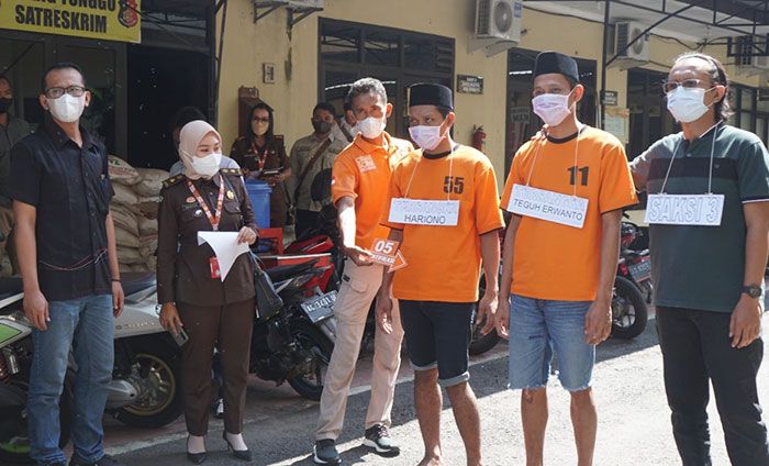 JPU Kejari Nganjuk Ikuti Rekontruksi Pengeroyokan JPU Kejari Nganjuk Ikuti Rekontruksi Pengeroyokan