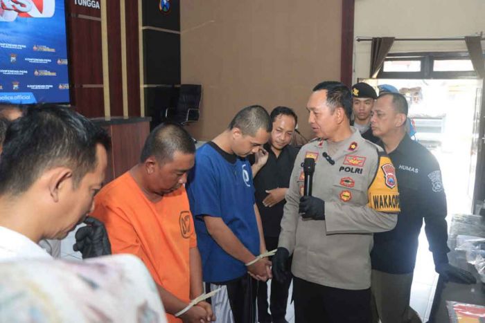 Beraksi di Blitar, Komplotan Pecah Kaca Mobil Gasak Rp100 Juta Beraksi di Blitar, Komplotan Pecah Kaca Mobil Gasak Rp100 Juta