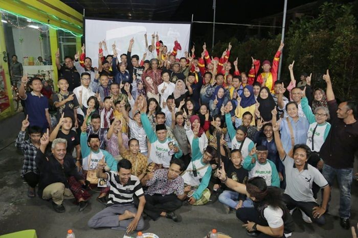 Dinilai Usung Politik Santun, Komunitas Seni dan Budayawan Jatim Dukung Khofifah-Emil Dinilai Usung Politik Santun, Komunitas Seni dan Budayawan Jatim Dukung Khofifah-Emil